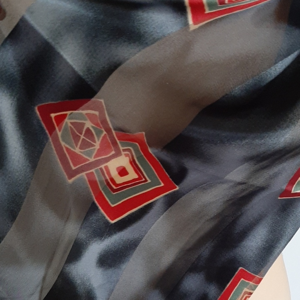 SCARF - Picture 3 of 3